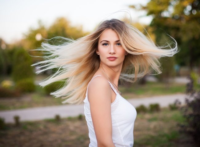 Блонд с затемнением корней