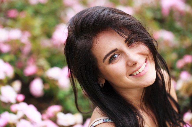 Какой цвет волос подходит к смуглой коже и карим глазам