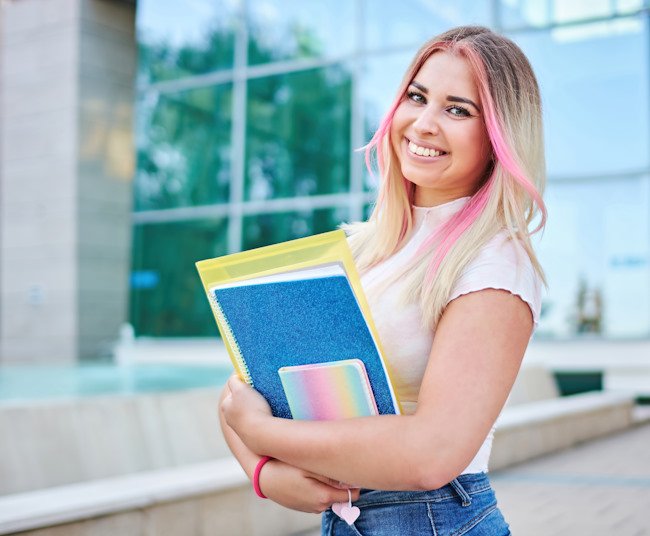 Яркое окрашивание на светлые волосы