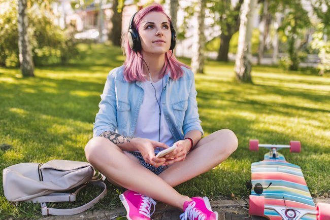 Красивое яркое розовое окрашивание волос