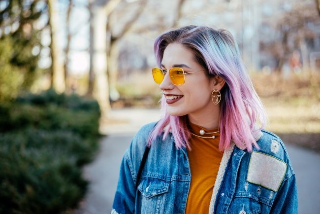 Ультрамодные цветные волосы