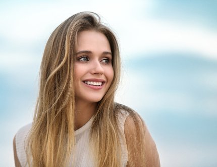 светловолосая девушка