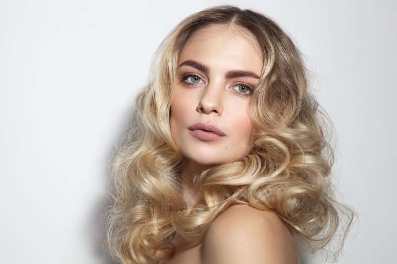 от чего зависит осветление волос