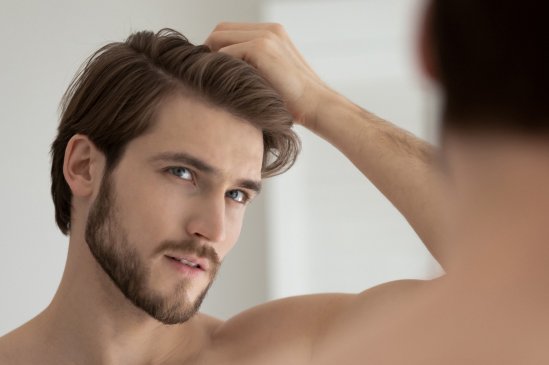 Длинные волосы у мужчины