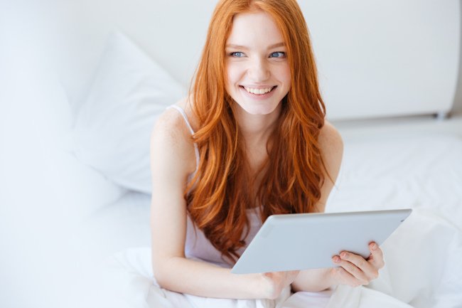 Девушка с рыжими волосами