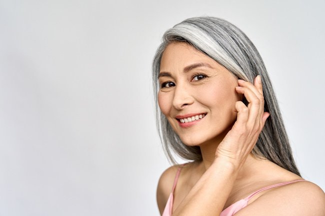 Какой цвет волос старит