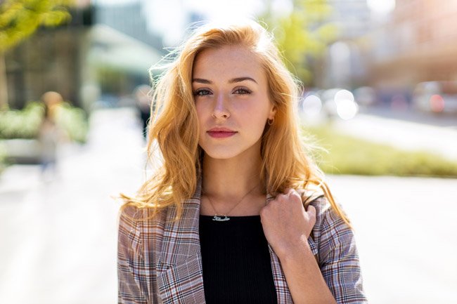 Светло-карамельный цвет волос