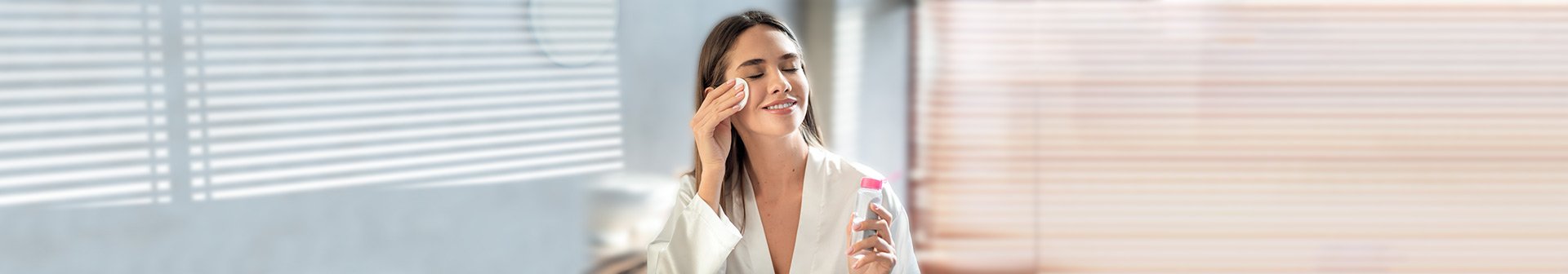 luchshaya micellyarnaya voda 1920x336 Article Header Image desctop