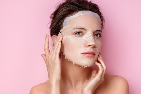 luchshiye tkanevyye maski dlya litsa 549x365 Article Header Image mob