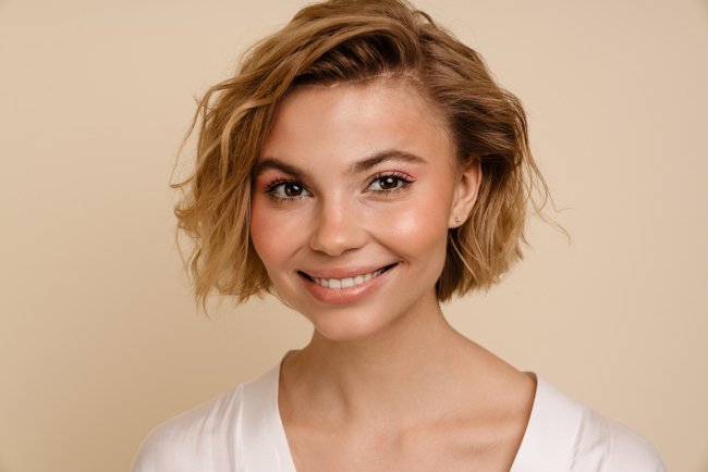 девушка улыбается фото