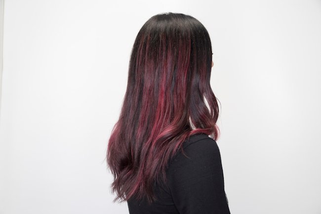 девушка с длинными волосами