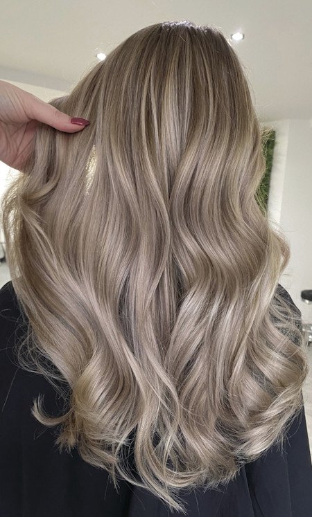 длинные русые волосы