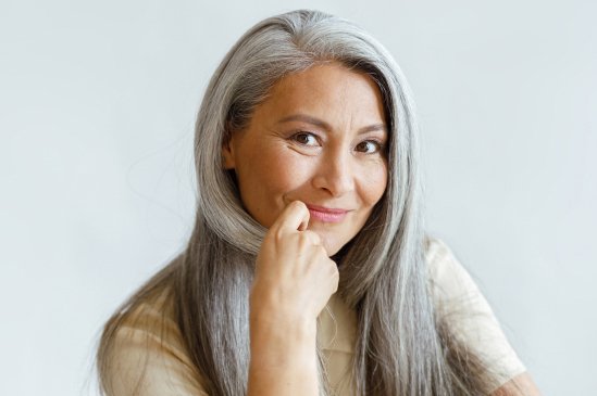 pochemu volosy sedeyut 549x365 Article Header Image mob