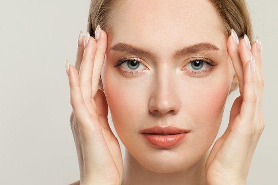 pryshchi na lbu 549x365 Article Header Image mob