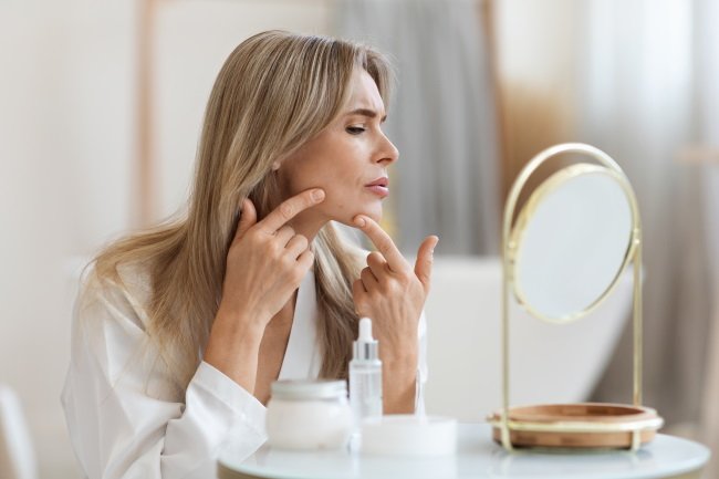 Какой орган не в порядке у женщин, если прыщи на подбородке