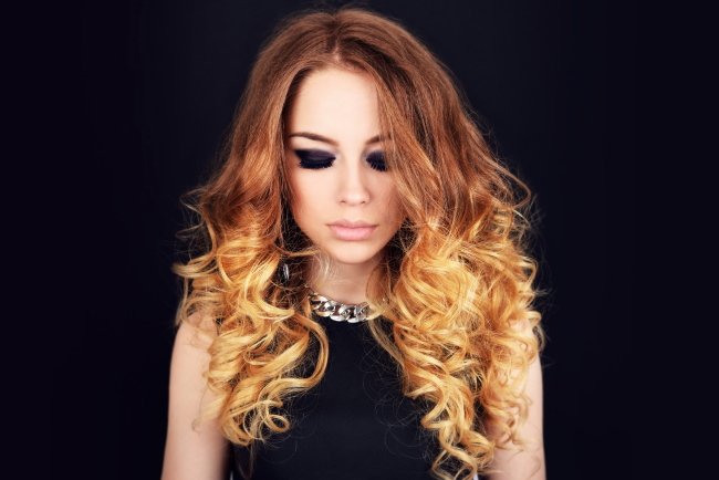 На рыжих и медных волосах