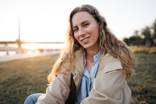 красивый светлый шоколадный цвет волос