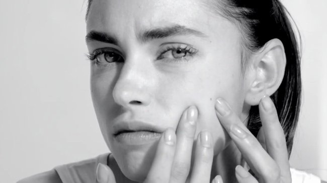 Причины появления черных точек на лице