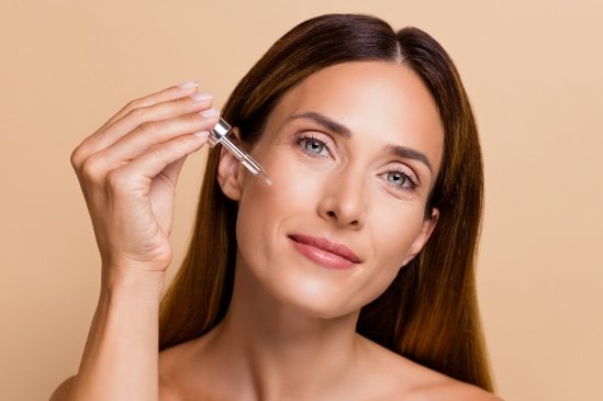 Syvorotka dlya litsa s Vitaminom C 549x365 Article Header Image mob