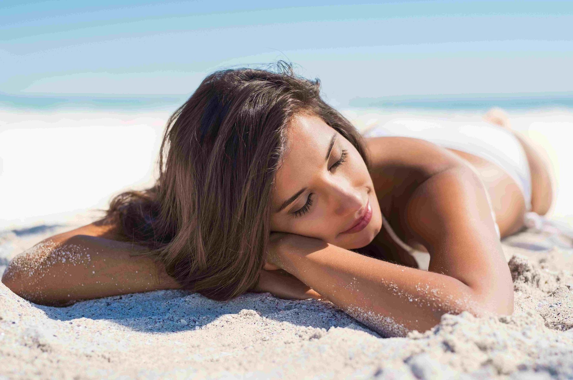 Зачем нужен крем для загара на солнце